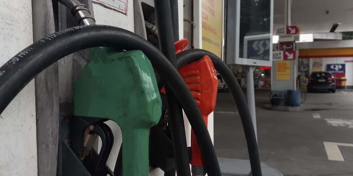 Petrobras reajusta em 12% o preço da gasolina nas refinarias a partir desta quinta-feira