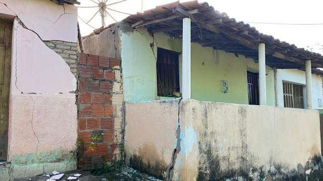 Casas apresentaram rachaduras, e famílias precisaram deixar o local. Foto: Edson Freitas/SVM
