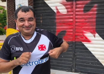 Torcedor tem nome Roberto em homenagem a Dinamite e mantém bar do Vasco, há 11 anos, no Crato