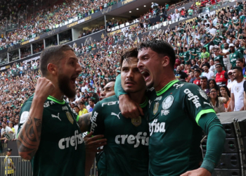 Em jogo de 7 gols, Palmeiras derrota Flamengo e é campeão da Supercopa do Brasil