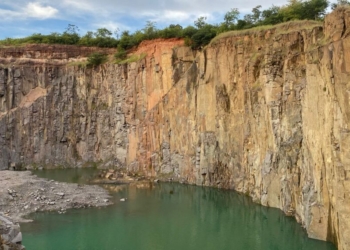 Sensação de Juazeiro do Norte, “Buraco Azul” foi interditado nesta quinta-feira (16)