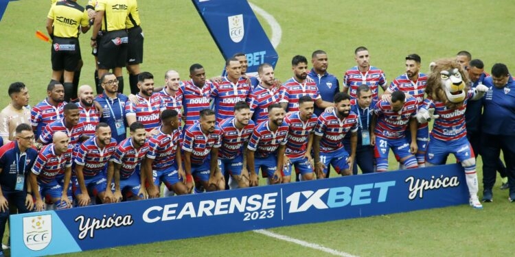 FORTALEZA,CE,08.04.2023:CEARÁ-FORTALEZA-CAMPEONATO-CEARENSE - Lance durante partida  entre Ceará (CE) e Fortaleza (CE), partida final do Campeonato Cearense de 2023 de 2023, na tarde deste sábado (08) na Arena Castelão em Fortaleza CE. (Foto: LC Moreira/Futura Press/Folhapress)