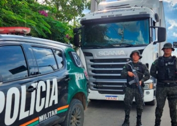 Pai e filho presos em Barbalha com caminhão roubado em Recife que teria carga de pneus avaliada em meio milhão