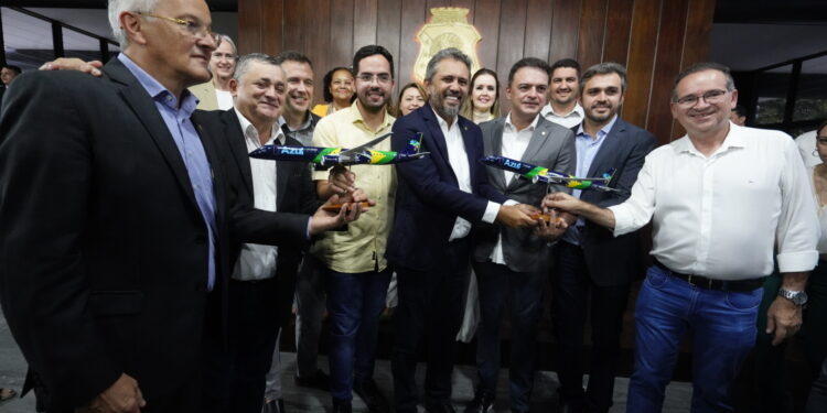 GOVERNADOR ELMANO DE FREITAS FAZ ANUNCIO DO NOVO DA AZUL PARA JUAZEIRO DO NORTE  FOTOS: CARLOS GIBAJA/ GOV. DO CEARA  TAGS: AZUL, JUAZEIRO, VOO, ELMANO DE FREITAS