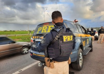 Um caminhão com produtos contrabandeados foi apreendido na cidade de Penaforte, no Cariri.