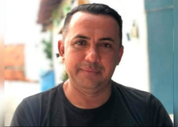 Dupla de moto executa homem com vários tiros em rua em Missão Velha.