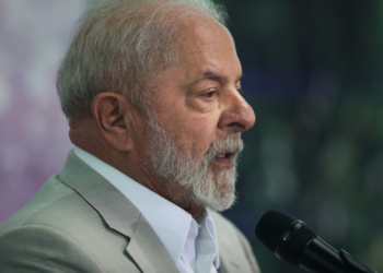 Lula sanciona lei que confirma reajuste salarial de 9% para servidores federais