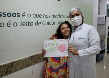 CRIANÇA EMOCIONA EQUIPE DE ATENDIMENTO DO HOSPITAL UNIMED CARIRI