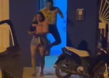 Suspeito de chutar e derrubar a mulher é denunciado também por agressão contra a ex