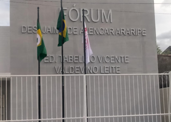 Justiça aceita pedido do MPCE e decreta prisão preventiva de delegado por atrapalhar investigações e manipular depoimentos de testemunhas