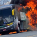 Ônibus com banda do cantor Matheus Fernandes pega fogo em estrada no Ceará.