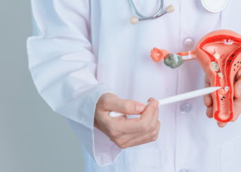 Quatro sintomas de câncer de colo do útero que não deve ignorar