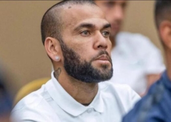 Daniel Alves é condenado a 4 anos e meio por estupro pela Justiça da Espanha