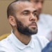 Daniel Alves é condenado a 4 anos e meio por estupro pela Justiça da Espanha