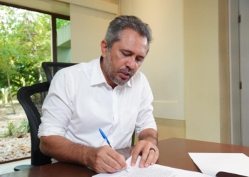 Elmano troca mais oito nomes no comando de secretarias e estruturas do Governo; veja mudanças