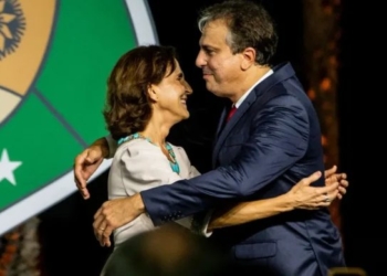 “Que Deus ilumine seus próximos projetos”, diz Camilo ao se despedir de Izolda no MEC