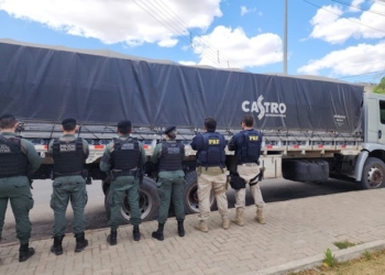 PRF e PM apreendem mais de 250 mil maços de cigarros contrabandeados; homem e material apreendido foram conduzidos para PF em Juazeiro do Norte