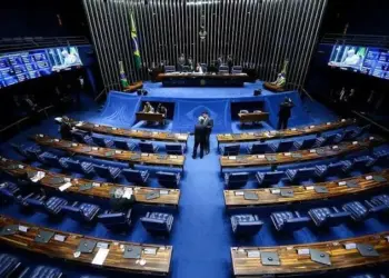 Senado arquiva projeto de lei que criava 13º para beneficiários do Bolsa Família, com custo de R$ 14 bi por ano