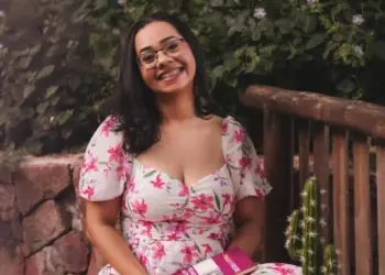 Corpo da professora universitária Katyanna de Brito é sepultado em Crato