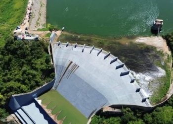 O Açude sangrou na noite deste sábado (26), por volta das 22h17min. Foto: Anderson Oliveira