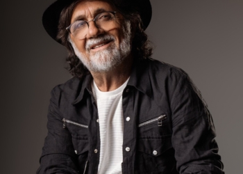 Luiz Fidelis recebe Medalha Patativa do Assaré