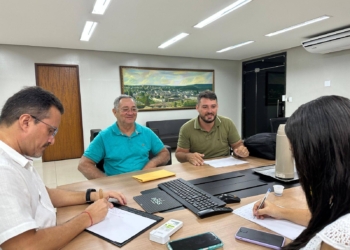 Suplente de vereador Galego da Batateira participa de reunião com o prefeito André Barreto