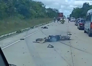 Mulher morre em acidente envolvendo caminhão e motocicleta entre Crato e Nova Olinda