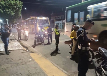 Operação em Juazeiro do Norte aborda 51 motos e recolhe 9 por escapamentos irregulares