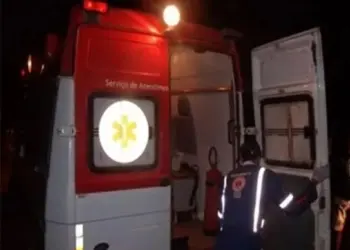Jovem é agredido com pauladas após invadir residência armado com faca no Bairro Novo Crato