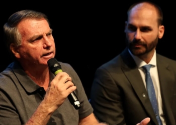 PF indicia Bolsonaro e Eduardo por atuação nos EUA