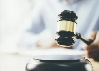 Agricultor é condenado a 23 anos de prisão por matar o patrão com golpes de martelo em Assaré