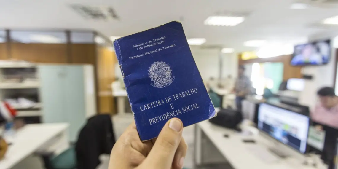 Serviços lidera a criação de vagas, seguido pela construção civil. (Foto: Ana Clara Braga)