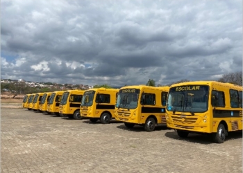 Educação do Crato recebe novos ônibus escolares com acessibilidade e climatização