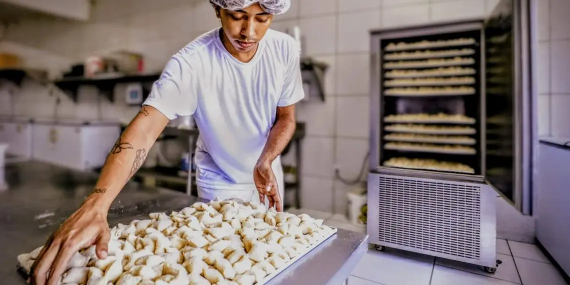 Os setores de Serviços, Construção e Indústria foram os que mais contrataram, impulsionando a economia do estado. (Foto: Thiago Gaspar)