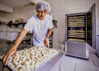 Os setores de Serviços, Construção e Indústria foram os que mais contrataram, impulsionando a economia do estado. (Foto: Thiago Gaspar)