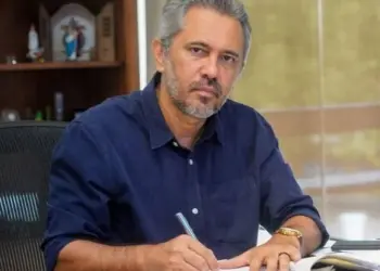 Governo do Ceará propõe incluir mulheres vítimas de violência doméstica no programa CNH Popular