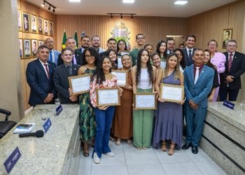 Câmara do Crato homenageia alunos do Alcance Enem com Diploma de Mérito Legislativo