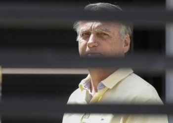 Legenda: Jair Bolsonaro voltará para a prisão domiciliar após alta hospitalar nesta sexta-feira (27). Foto: Sergio Lima/AFP.