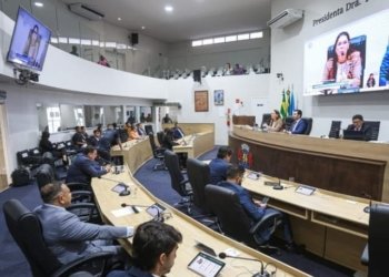 Câmara de Juazeiro do Norte aprova projeto que cria vagas prioritárias para pais e responsáveis por crianças atípicas