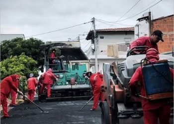 Oito ruas do distrito de Ponta da Serra recebem asfaltamento, através do programa Novos Caminhos do Crato