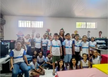 Escola Pedro Felício, no Sítio Quebra, desenvolve trabalho de inclusão com aluno TEA em projeto de monitoria no PROINFO