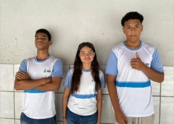 Legenda da foto: Da esquerda para direita: Os medalhistas Ikaro Rafael, Anna Lyz e João Ricardo