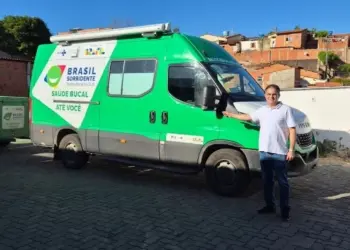 Vereador Thiago Esmeraldo celebra entrega de Unidade Móvel Odontológica ao município do Crato
