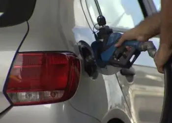 Preço dos combustíveis segue alto no Cariri apesar da queda do petróleo no mercado internacional