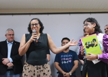 Com cerimônia cheia de afeto e celebração, Transforma entrega certidões de nascimento retificadas em Juazeiro do Norte