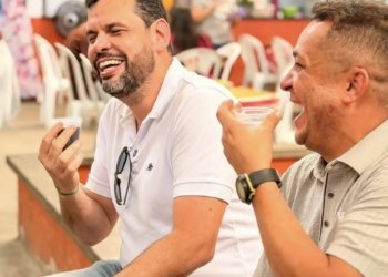 Pré-candidato a deputado estadual, Dr. Gerônimo recebe apoio de Thiago Gomes durante visita ao Crato